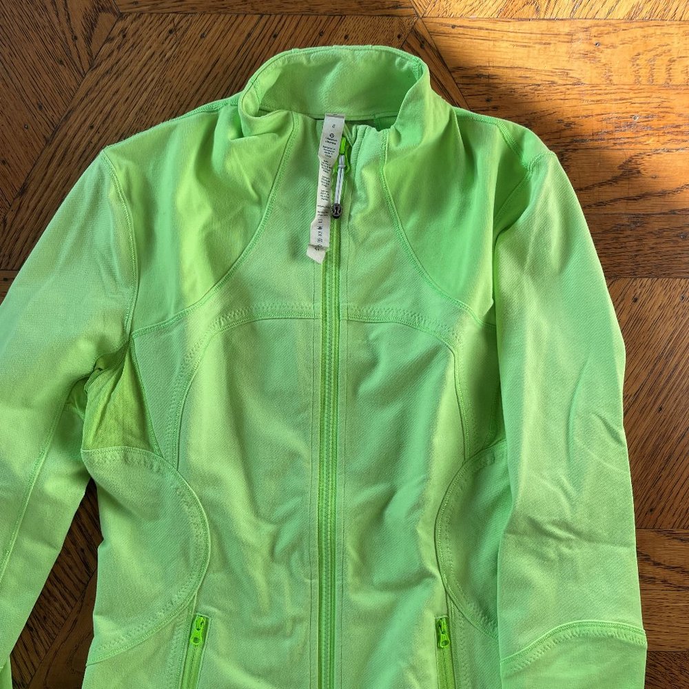 Lulu Lemon running jacket/ size 8 in green